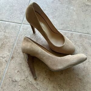 Guess suede high heels shoes size 37EU/ 6,5 US beige Color